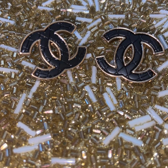 4 piece Chanel button set Cc Logo Imprint - Picture 3 of 4
